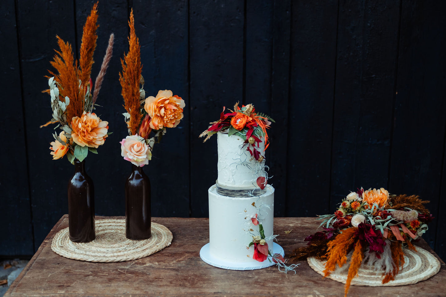 taartdecoratie bruiloft| bloemen voor op taart bruiloft| bloemen bruiloft|aankleding taart| bruidstaart aankleding| magical flower