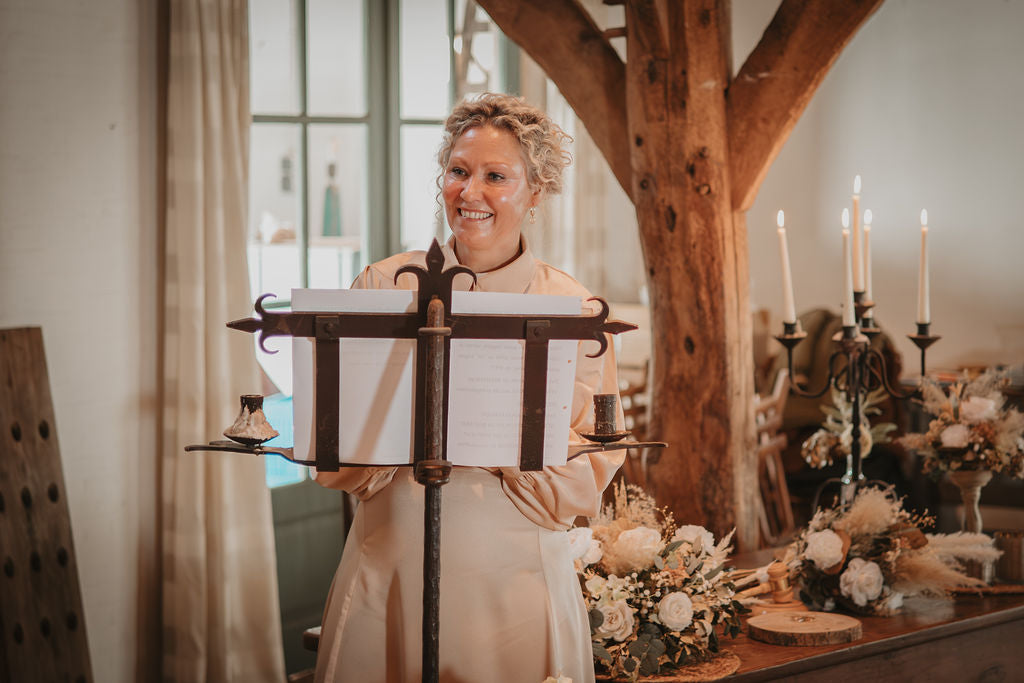 zijdebloemen huren bruiloft| bloemenboog huren bruiloft| luxe bloemen bruiloft| bruidsbloemen brabant| bloemen bruiloft eindhoven| mooie bruidsbloemen| bohemian bruiloft inspiratie|bloemenstyling bruiloft brabant|bruidsbloem styliste| bruidsboeket online bestellen|magical flower