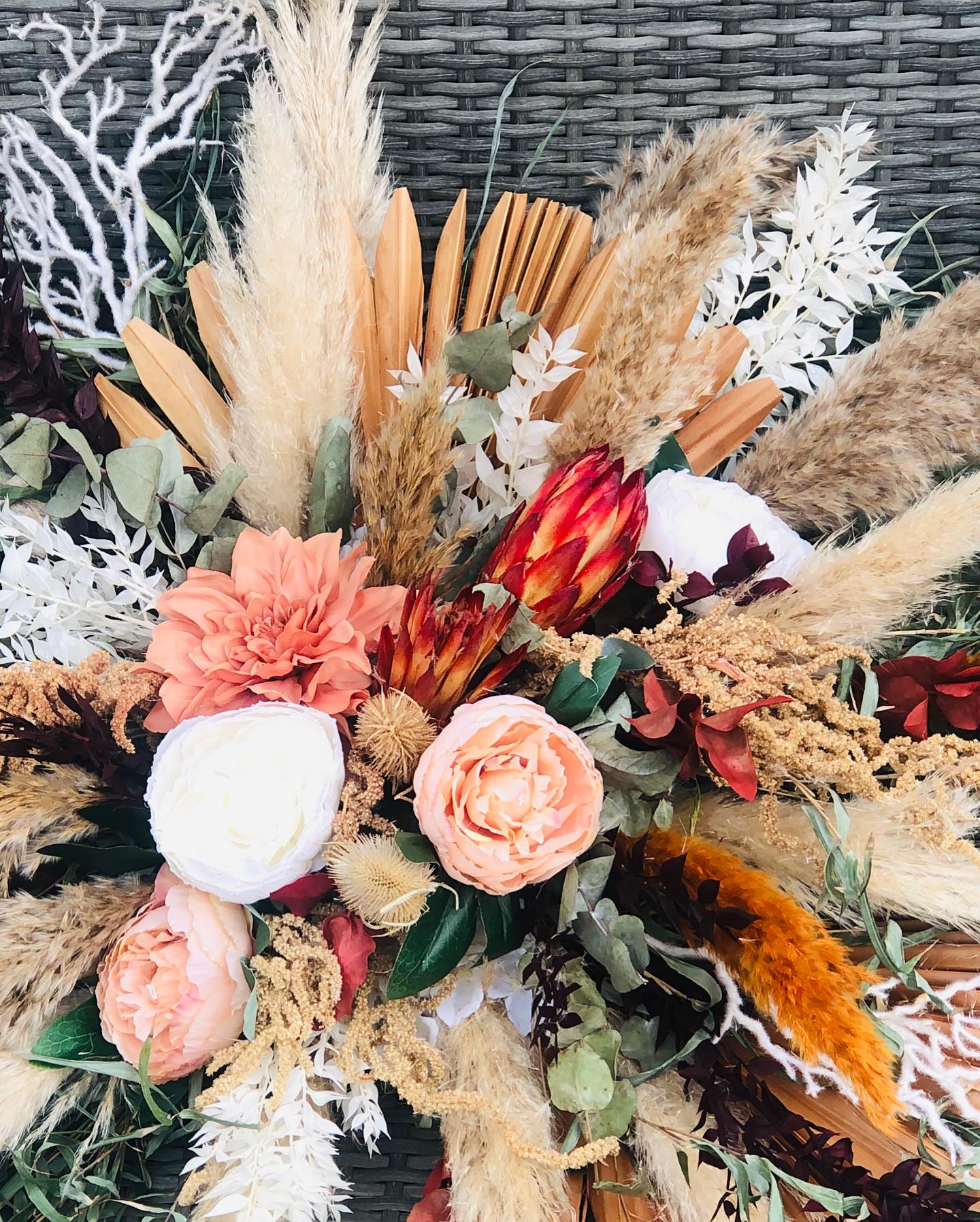 | bloemen bruiloft grondstuk| bloemstuk bruiloft bestellen| duurzame bruiloft| zijdenbloemen huren | magical flower