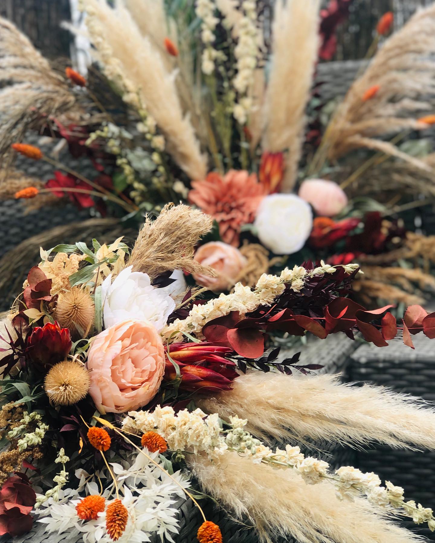 | bloemen bruiloft grondstuk| bloemstuk bruiloft bestellen| duurzame bruiloft| zijdenbloemen huren | magical flower