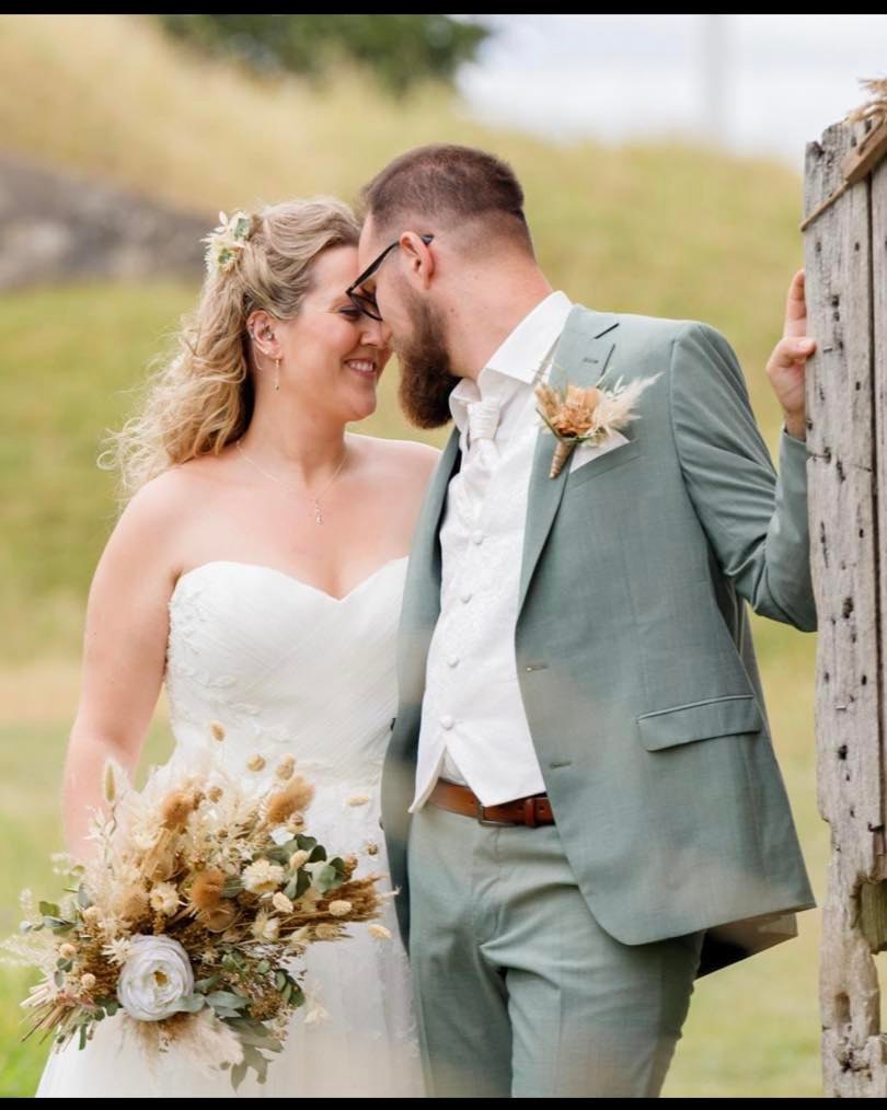 bruidsboeket van droogbloemen wit| bloemen bruiloft bestellen| bruidsboeket verzenden| bruidsboeket van droogbloemen neutraal| bloemen bruiloft bestellen|corsages van droogbloemen|bohemien bruidsboeket |online bruidsboeket bestellen|magical flower| bruidsboeket eindhoven