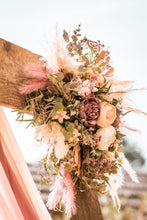 Afbeelding in Gallery-weergave laden, flowercloud|backdrop|bruiloft aankleding|bloemenstyling bruiloft|mooie droogbloemen| bohemian bruiloft| bruidsbloemen huren| herencorsage
