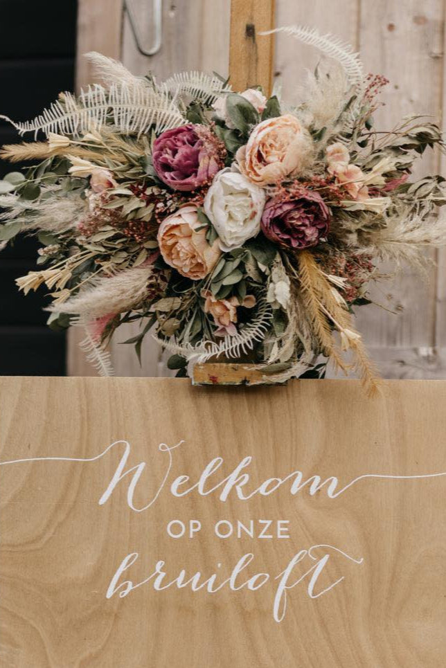 welkomstbord bruiloft met bloemen huren| bloemen huren bruiloft| zijdenbloemen huren bruiloft|magical flower
