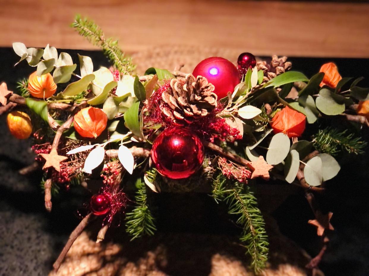 tafelstuk kerst| diy pakket kerst| bloemstuk maken kerst| bloemschikken kerst| bloemschikken kerst thuis| bloemstuk kerst|droogbloem pakket| magical flower|vriendinnendag |familie dag| kerstdecoratie maken