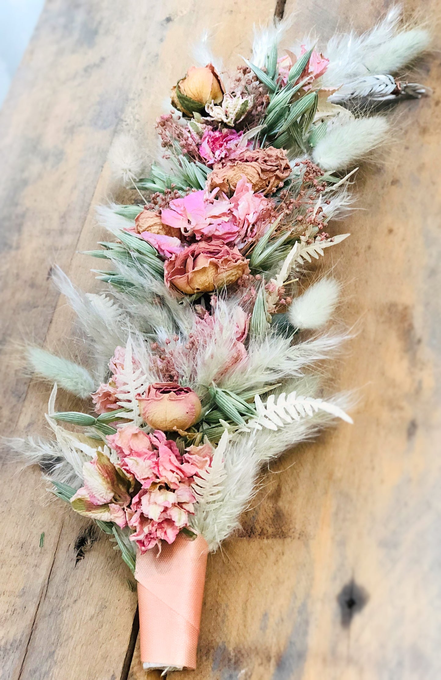 haarversiering|bruiloft|trouwdecoratie| haarcorsage|haardiadeem| droogbloemen in haar|bruidskapsel met droogbloemen versiering|versiering droogbloemen in haar|bloemen in haar bruiloft|droogbloemen in haar| haarspeldje bloemen| trouwinspiratie| bruidsversiering| bruid|trouwen|boho bruiloft|bohemian wedding |droogbloemen webshop|magical flower Budel-Schootg