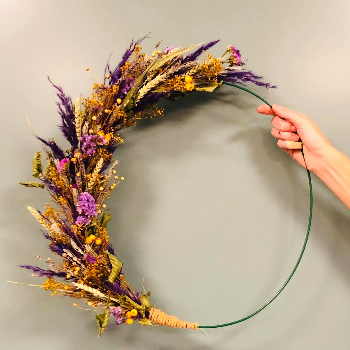 droogbloemen droogbloemen krans| workshop droogbloemen krans maken| hoe moet ik een droogbloemen krans maken?| droogbloemen krans pakket|DIY|droogbloemen workshop| Droogbloemen webshop| bloemen ring maken| cursus droogbloemen budel|droogbloemen cursus eindhoven| magical flower| magic flowers | feest| familie dag