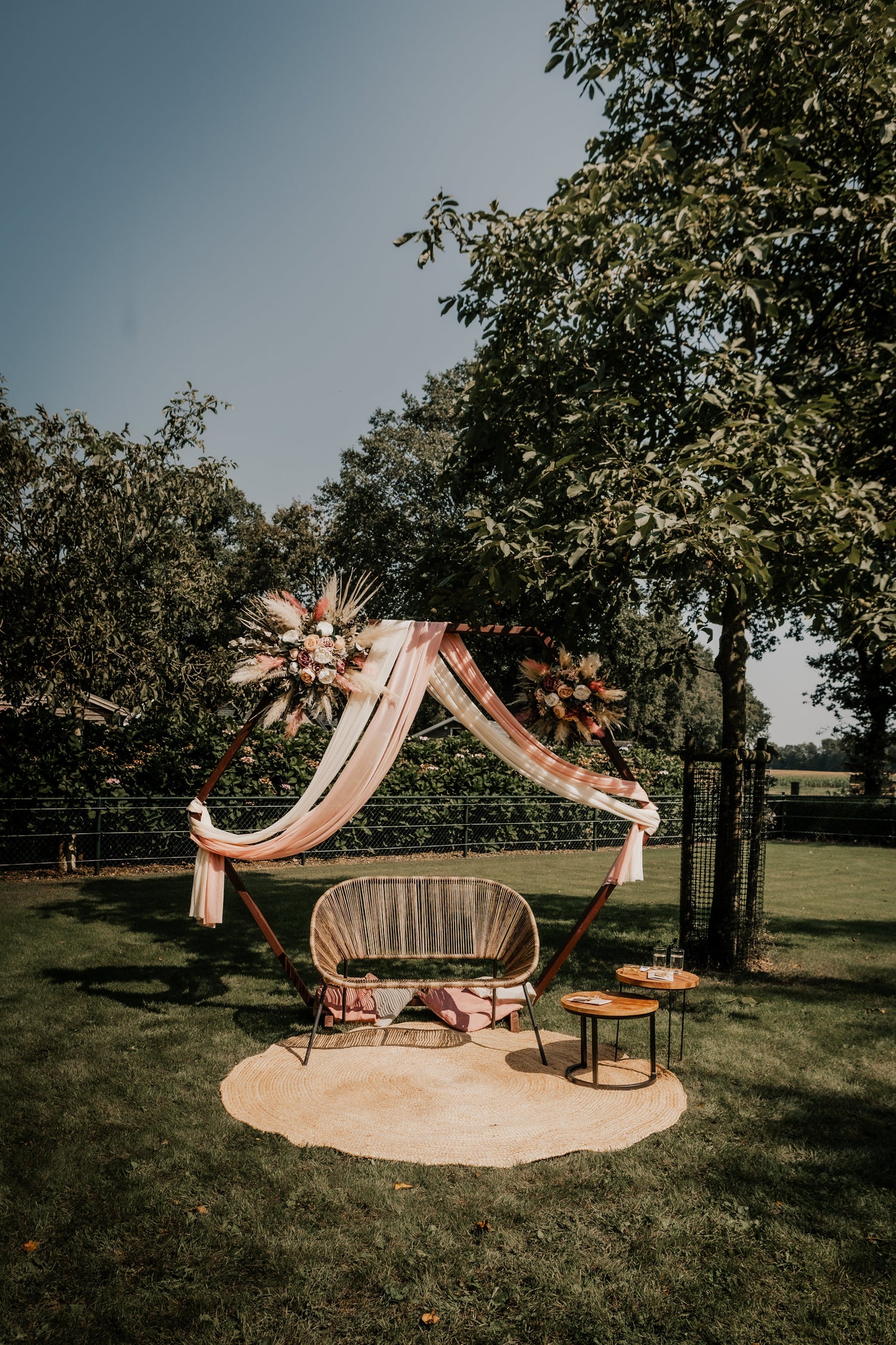 trouwdecoratie huren|bloemen huren bruiloft| zijdenbloemen huren bruiloft| magical flower| decoratie bruiloft huren eindhoven| evenementen decoratie huren| zijden bloemen huren brabant