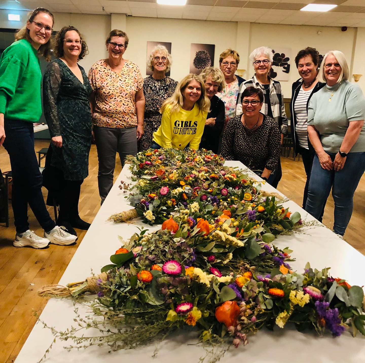 Herfsttoef| bloemschikpakket|bloemschikken landelijk| Steeneik groen | bloemschikpakket|droogbloem pakket| bloemschikken workshop thuis | droogbloemen pakket| magical flowers| magical flower| cadeau voor haar| cadeau voor 50 jaar