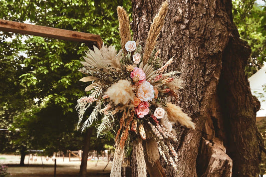 prieelstuk | bloemen prieel bestellen| trouwdecoratie | backdrop met bloemstuk huren| zijdenbloemen huren bruiloft| prieel bloemen online bestellen| bohowedding| bohemian bloemen bruiloft|magical flower