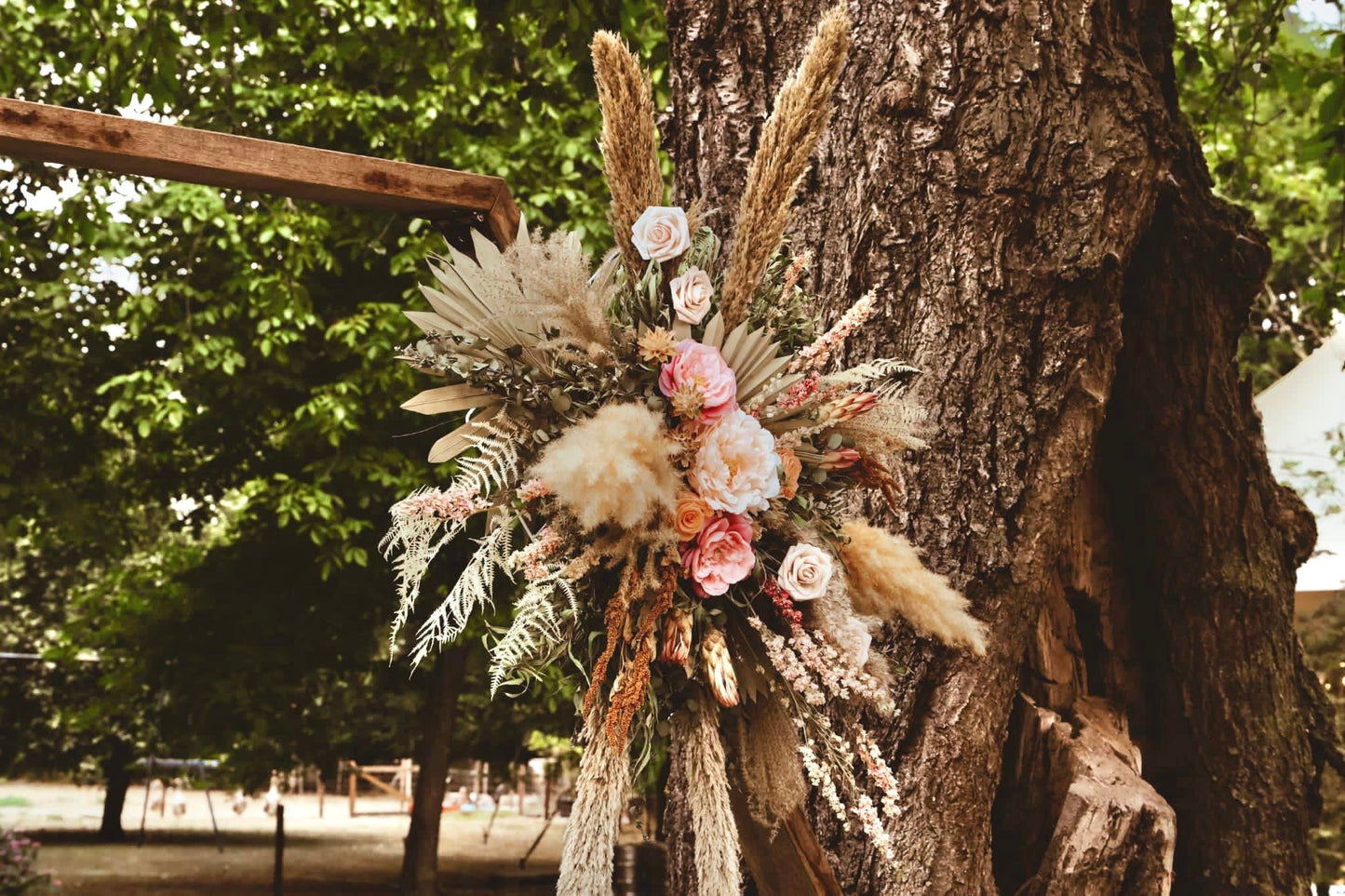 bruidsbloemen op maat| bloemen bruiloft|bruidsboeket van droogbloemen| magical flower| bloemen bruiloft belgie| bloemen bruiloft nederland| prieelbloemen