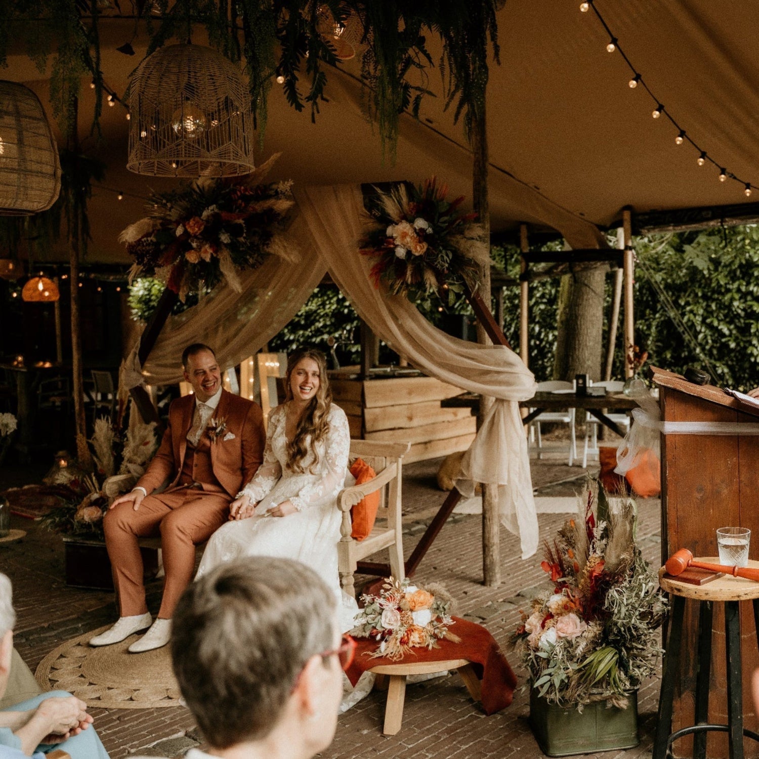 zijden bloemen huren| zijden bloemen huren events|Trouwen in de herfst| bloemen bruiloft| bruidsboeket kopen| boeket voor bruiloft| backdrop huren| bloemen huren evenement| bloemen huren evenement| b2b| bruidsbloemen huren| zijdebloemen huren| prieel met bloemen huren bruiloft| trouwdecoratie huren eindhoven| Magical Flower kunstbloemen huren bruiloft