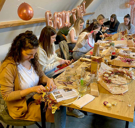bachelorette box|vrijgezellenfeest activiteit| bloemschikken met personeel|personeelsuitje| diy voor groepen| familie uitje|vrijgezellenfeest | uitje eindhoven| goedkoop vrijgezellenfeest activiteit