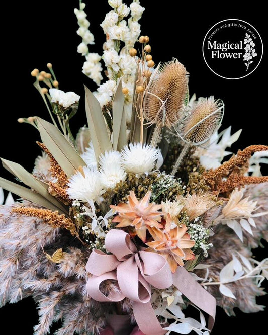 bruidsboeket van droogbloemen| bruidsboeket op maat| magical flower| bruidsboeket online bestellen| bloemen bruiloft| bruidsbloemen bestellen| boeket bruid