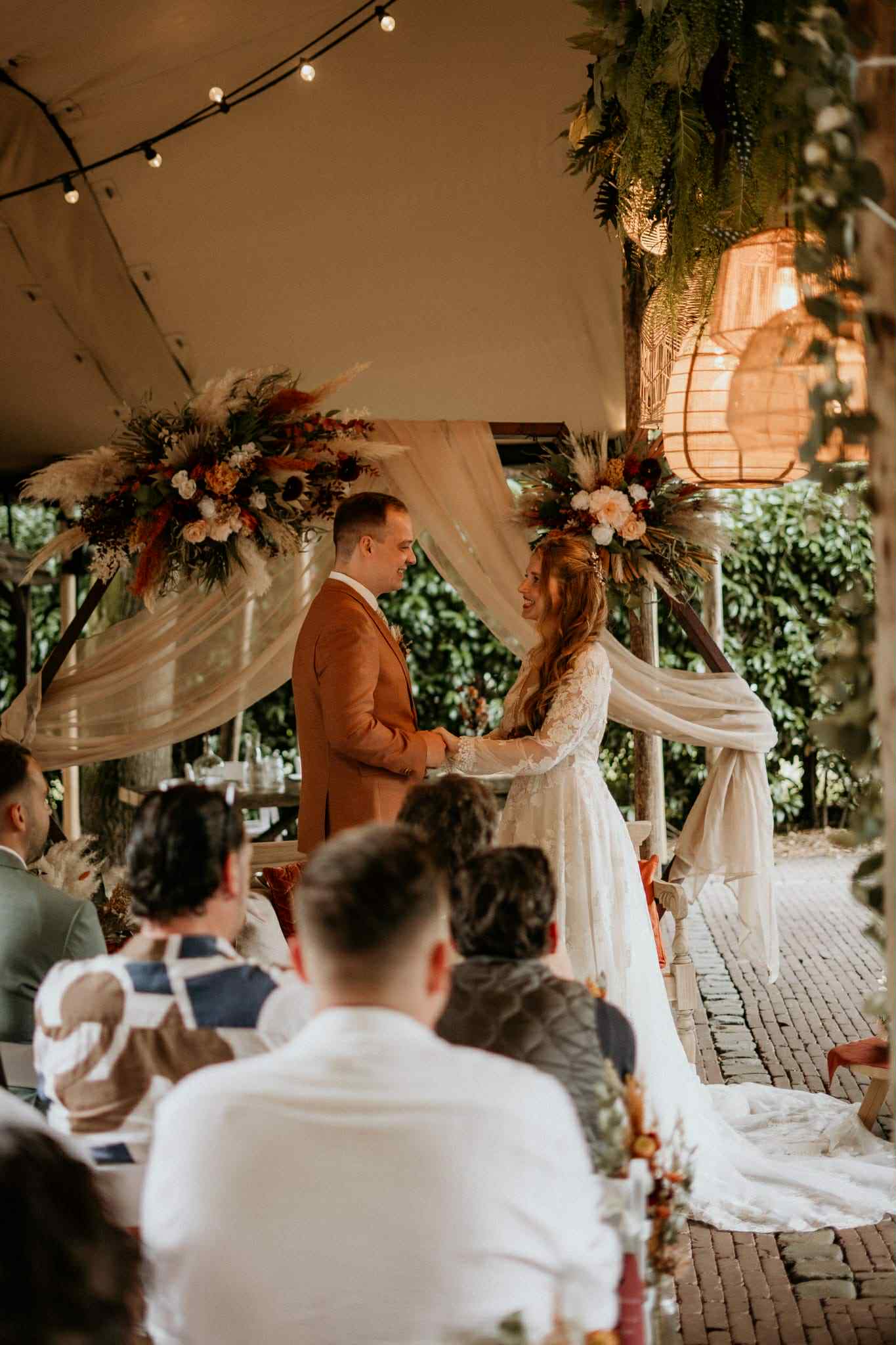 zijden bloemen huren| zijden bloemen huren events|Trouwen in de herfst| bloemen bruiloft| bruidsboeket kopen| boeket voor bruiloft| backdrop huren| bloemen huren evenement| bloemen huren evenement| b2b| bruidsbloemen huren| zijdebloemen huren| prieel met bloemen huren bruiloft| trouwdecoratie huren eindhoven| Magical Flower kunstbloemen huren bruiloft