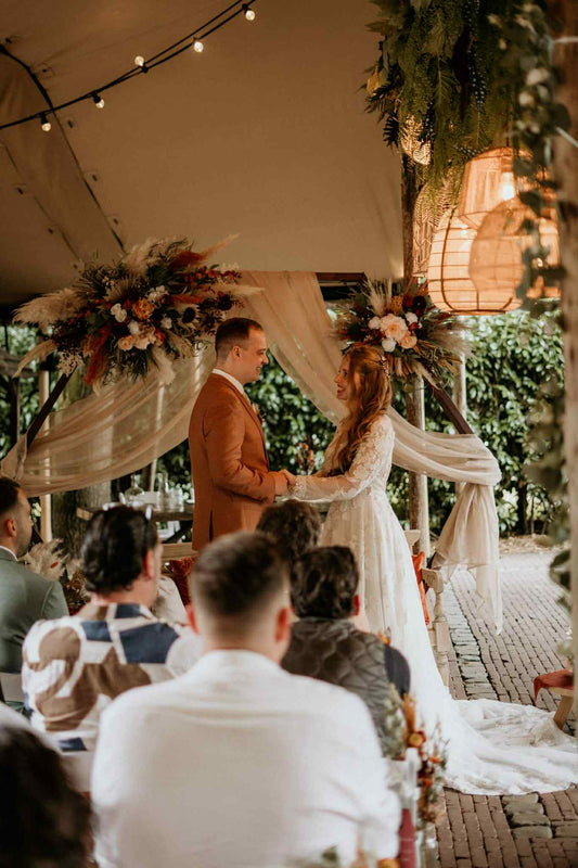 zijden bloemen huren| zijden bloemen huren events|Trouwen in de herfst| bloemen bruiloft| bruidsboeket kopen| boeket voor bruiloft| backdrop huren| bloemen huren evenement| bloemen huren evenement| b2b| bruidsbloemen huren| zijdebloemen huren| prieel met bloemen huren bruiloft| trouwdecoratie huren eindhoven| Magical Flower kunstbloemen huren bruiloft