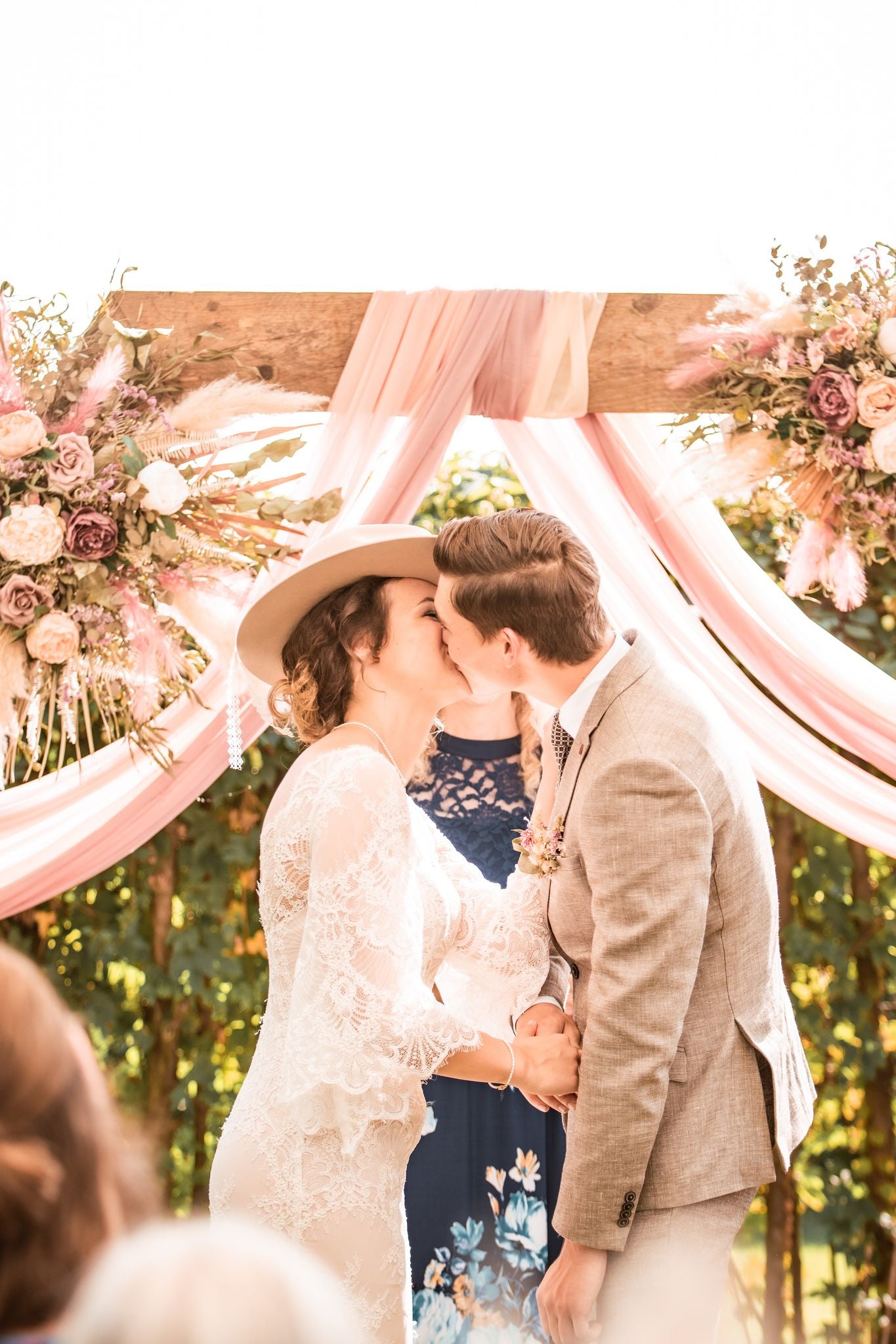 flowercloud|backdrop|bruiloft aankleding|bloemenstyling bruiloft|mooie droogbloemen| bohemian bruiloft| bruidsbloemen huren