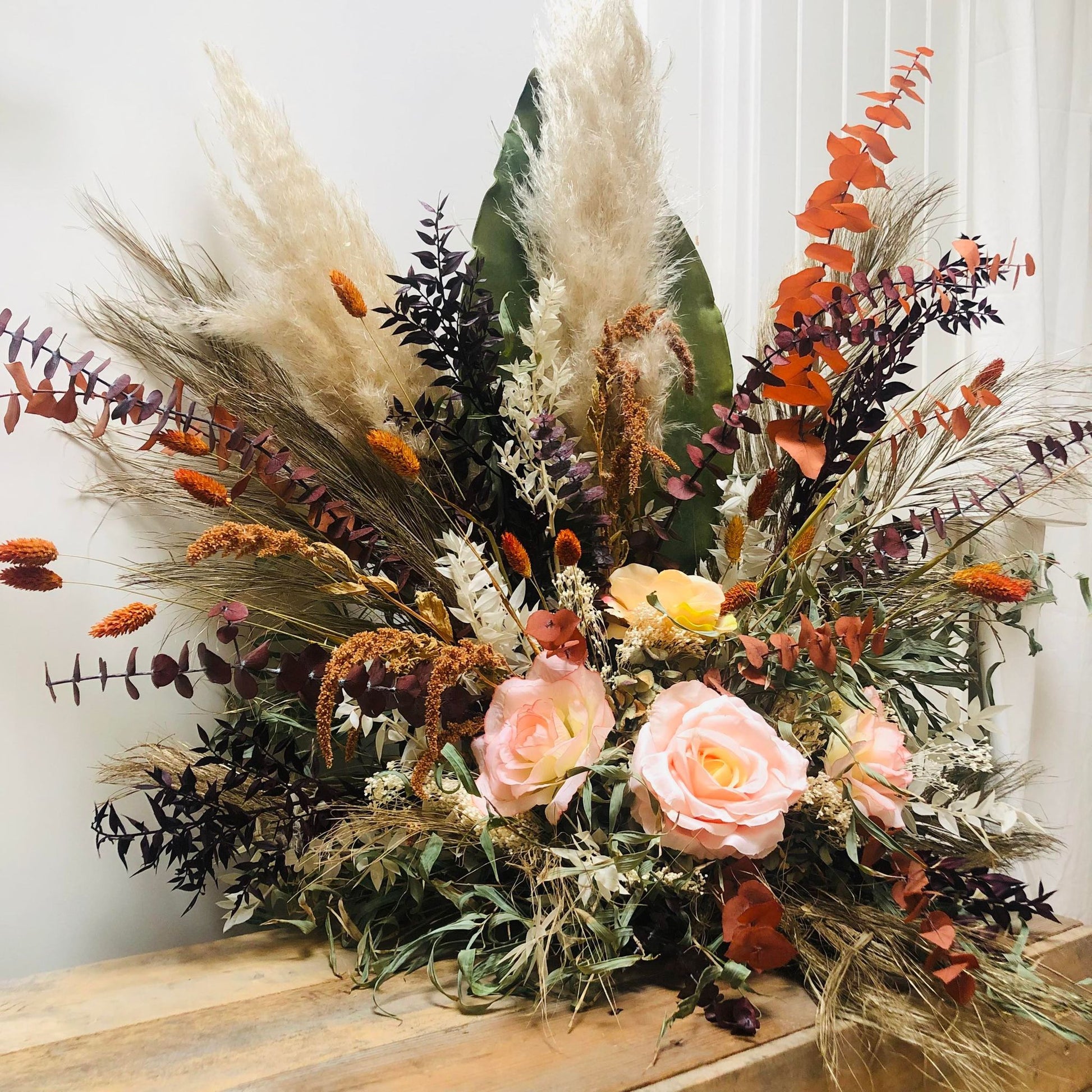 bohemian bruidsbloemen| bruidsbloemen huren|online bruidsboeket bestellen| bloemenstyling bruiloft eindhoven| droogbloemen voor bruiloft| bruidsboeket van droogbloemen| hexagon|flowercloud| aankleding bloemen bruiloft|trouwen in 2024| wedding trends 2024| trouwen in brabant