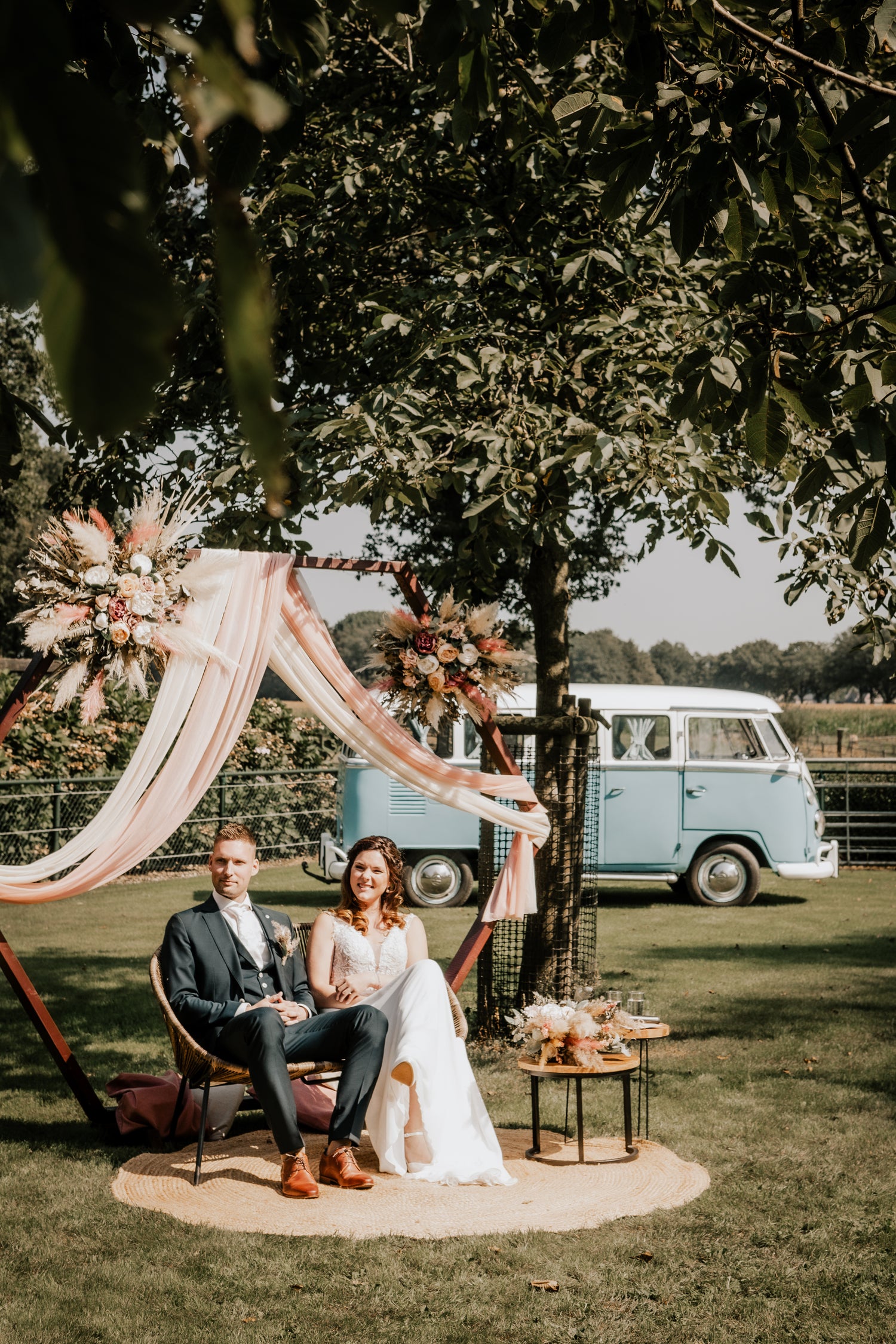 bloemenboog huren| bloemen bruiloft| bloemen huren bruiloft| backdrop met bloemen huren eindhoven|ceremonie set huren| bruidsbloemen huren event|bloemen huren events|bloemen huren eindhoven|b2b |magical flower