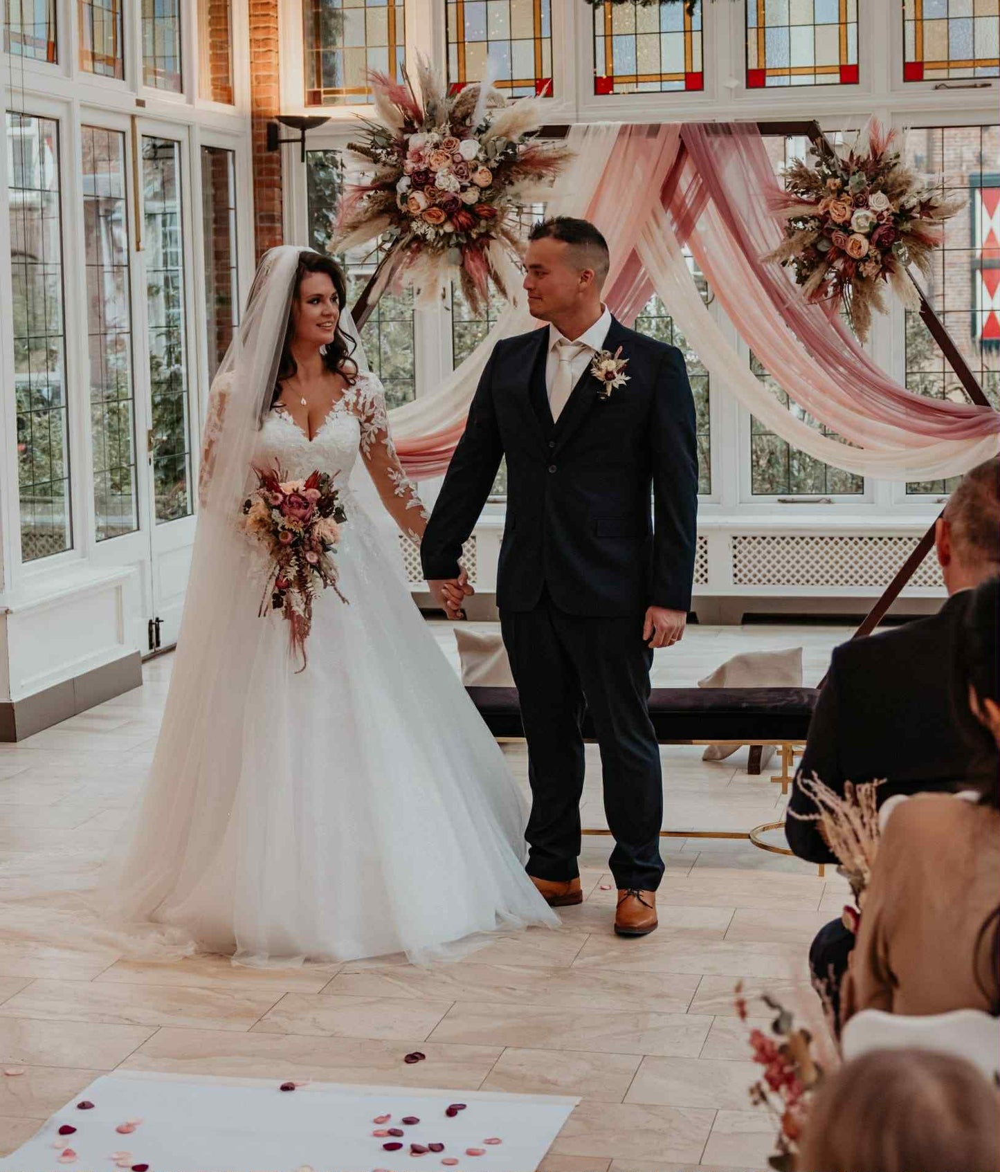 Zijdenbloemen huren| luxe zijdenbloemen huren bruiloft| bloemen huren bruiloft| bloemen bruiloft eindhoven| bloemen huren bruiloft België| Bloemen bruiloft online| decoratie bruiloft huren| magical flower