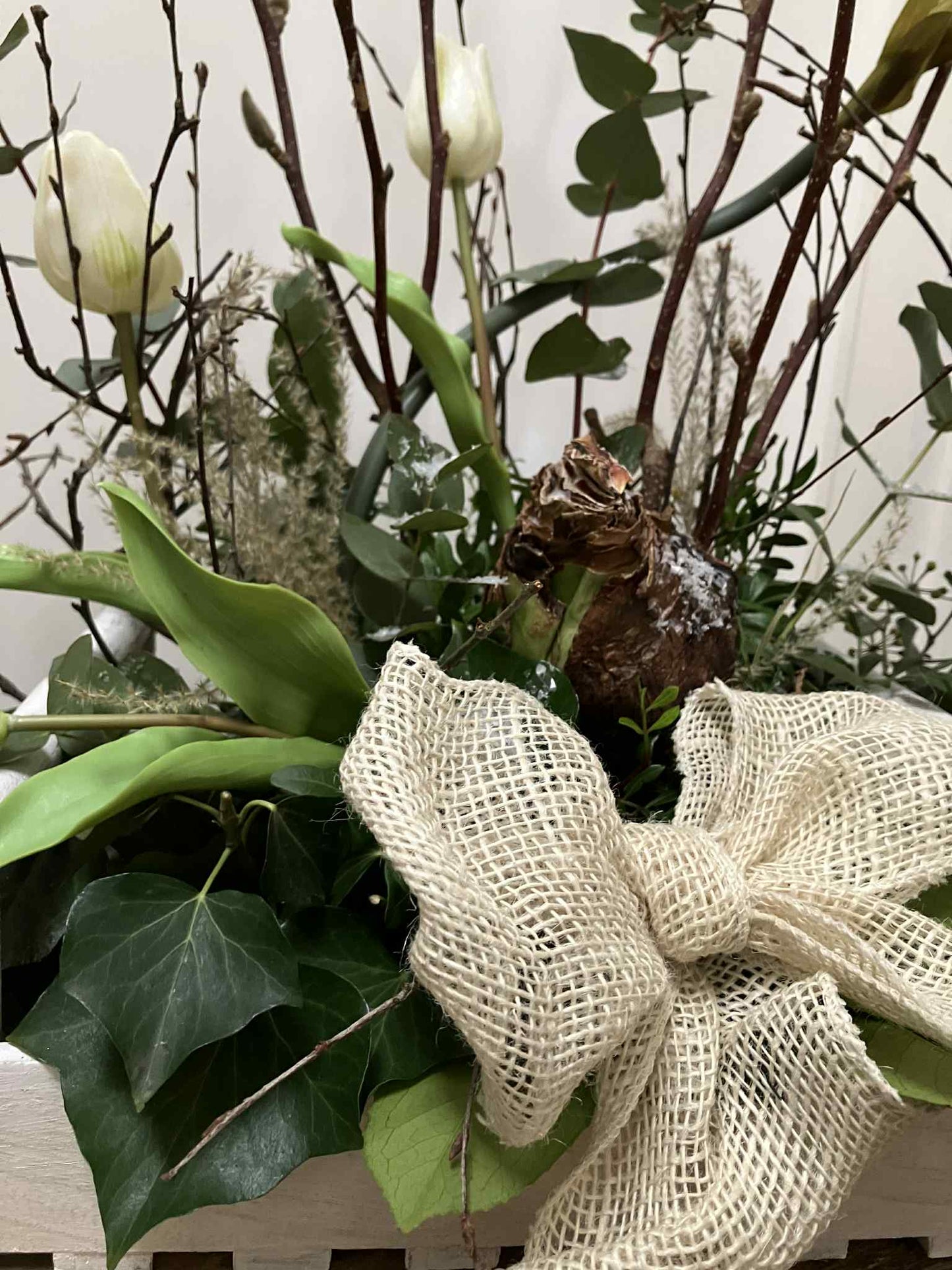 bloemschikken vooraar| bloemschikken voorjaar 2025| magical flower|bloemschikpakket| bloemschikpakketten|bloemschikken voorjaar thuis|DIY voorjaar| landelijk voorjaarstuk maken