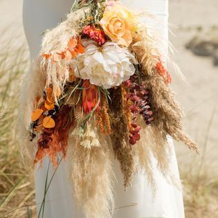 Pakket Intiem – Bruidsbloemen op maat van zijden bloemen en droogbloemen