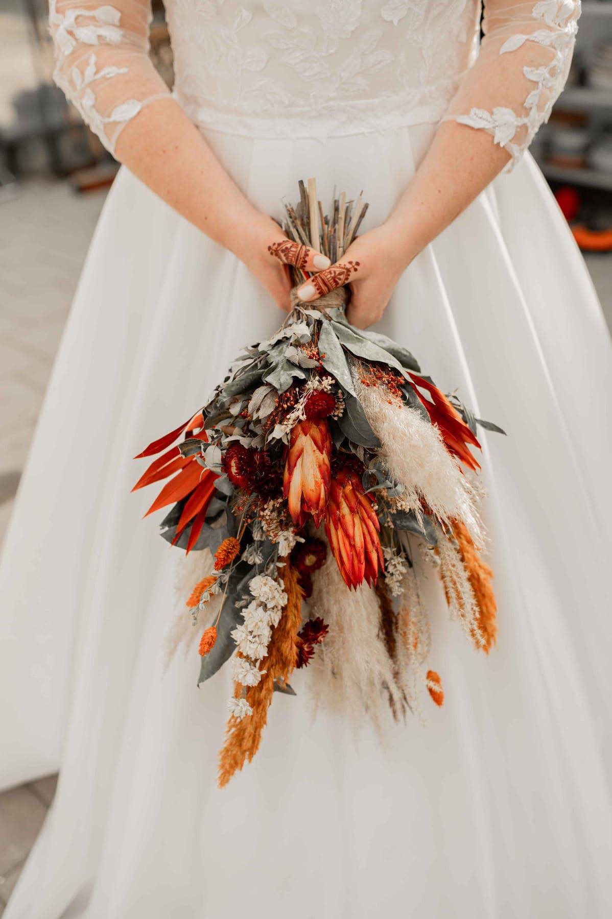 bruidsbloemen online |bruidsboeket van zijdenbloemen en droogbloemen| magical flower| Pelt bruidsbloemen| bloemen bruiloft| bruidsbloemen op maat brabant| mooie bloemen bruiloft