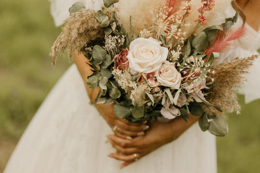 bruidsboeket| bruidsboeket van zijdenbloemen| bruidsboeket van droogbloemen | bloemen bruiloft| bruidsboeket online bestellen|bruidsboeket eindhoven| bruidsboeket online noordbrabant| magical flower