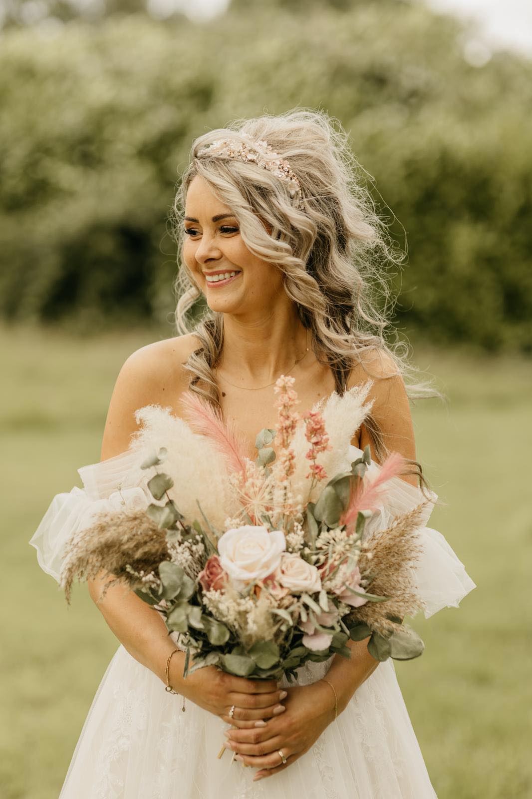 bruidsboeket| bruidsboeket van zijdenbloemen| bruidsboeket van droogbloemen | bloemen bruiloft| bruidsboeket online bestellen|bruidsboeket eindhoven| bruidsboeket online noordbrabant| magical flower
