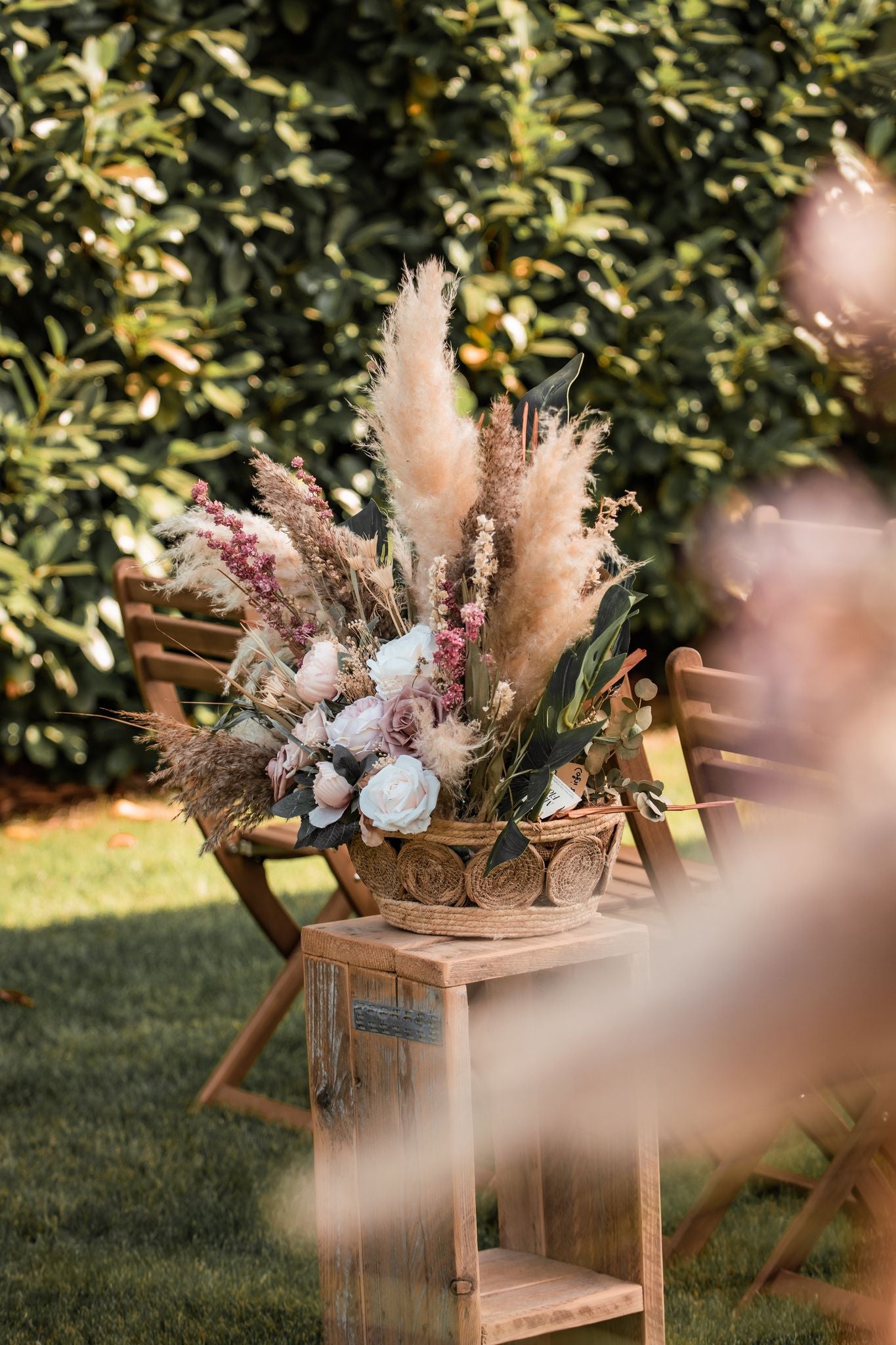 Bruidsboeket verhuur| Bruidsbloemen huren|Huur bloemendecoratie bruiloft| Bedrijfsbruidsbloemen huren| Bruidsbloemen pakket |Huur bruidsbloemendecor |Zakelijke bruidsbloemverhuur |Bruidsbloemdecoratie op maat |Bedrijfsbruidsarrangementen| Huur bloemstukken| magical flower