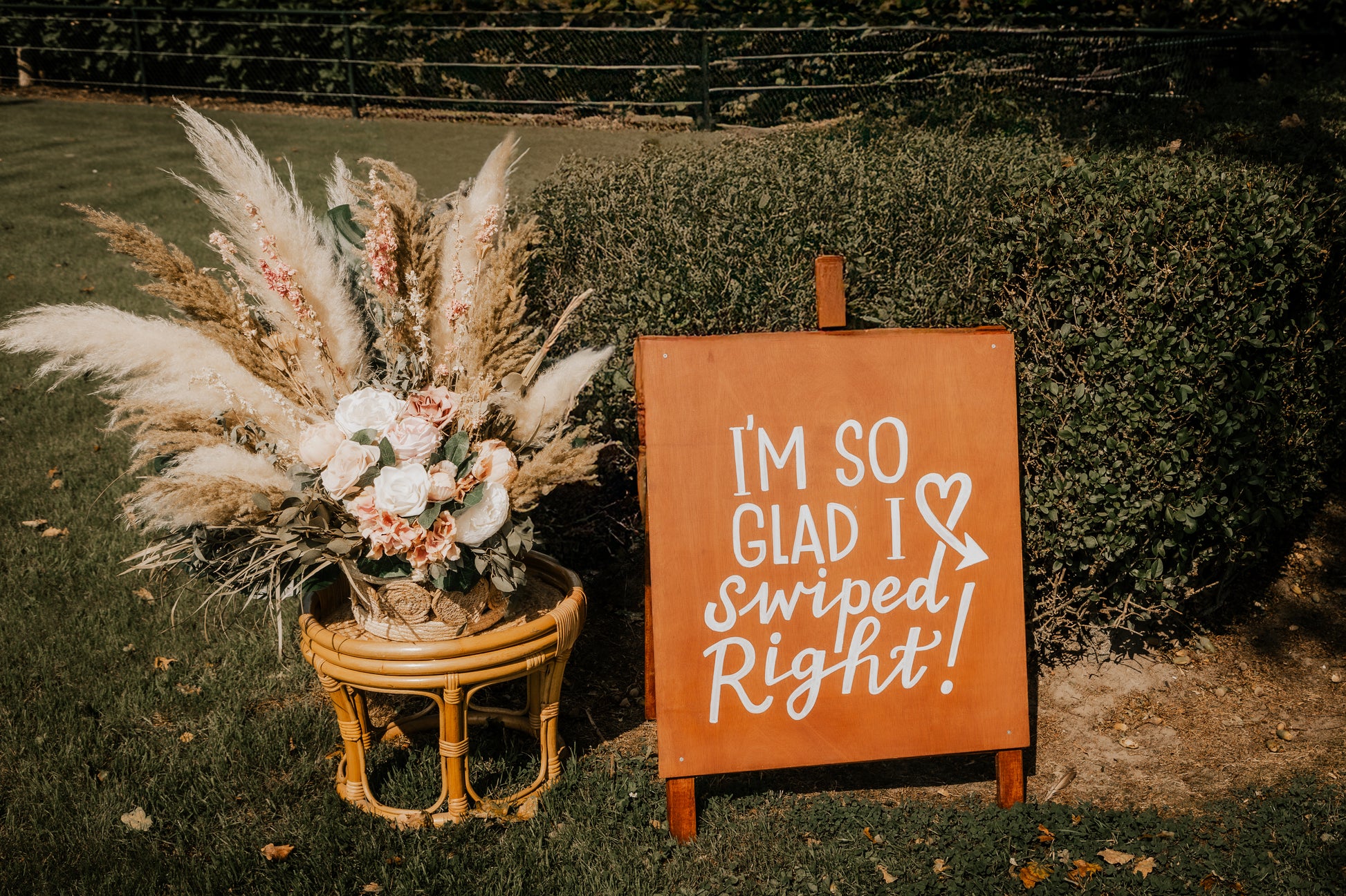 bruidsbloemen huren| bloemenboog huren bruiloft| ceremonie backdrop huren| bloemenstyling bruiloft|magical flower| bruidsbloemen bloemist eindhoven