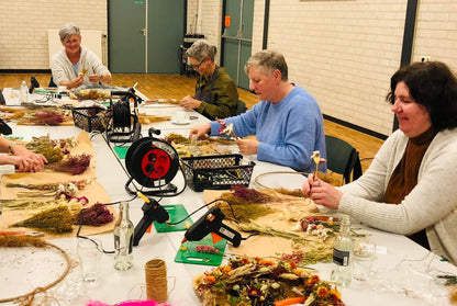 bachelorette box|vrijgezellenfeest activiteit| bloemschikken met personeel|personeelsuitje| diy voor groepen| familie uitje|vrijgezellenfeest | uitje eindhoven| goedkoop vrijgezellenfeest activiteit