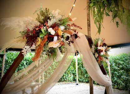 zijden bloemen huren| zijden bloemen huren events|Trouwen in de herfst| bloemen bruiloft| bruidsboeket kopen| boeket voor bruiloft| backdrop huren| bloemen huren evenement| bloemen huren evenement| b2b| bruidsbloemen huren| zijdebloemen huren| prieel met bloemen huren bruiloft| trouwdecoratie huren eindhoven| Magical Flower