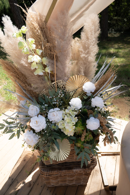 zijdebloemen huren bruiloft| bloemenboog huren bruiloft| luxe bloemen bruiloft| bruidsbloemen brabant| bloemen bruiloft eindhoven| mooie bruidsbloemen| bohemian bruiloft inspiratie|bloemenstyling bruiloft brabant|bruidsbloem styliste| bruidsboeket online bestellen|magical flower