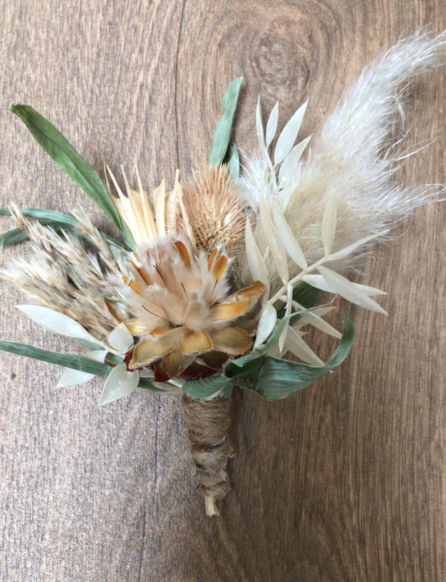 bruidsboeket van droogbloemen wit| bloemen bruiloft bestellen| bruidsboeket verzenden| bruidsboeket van droogbloemen neutraal| bloemen bruiloft bestellen|corsages van droogbloemen|bohemien bruidsboeket |online bruidsboeket bestellen|magical flower| bruidsboeket eindhoven 