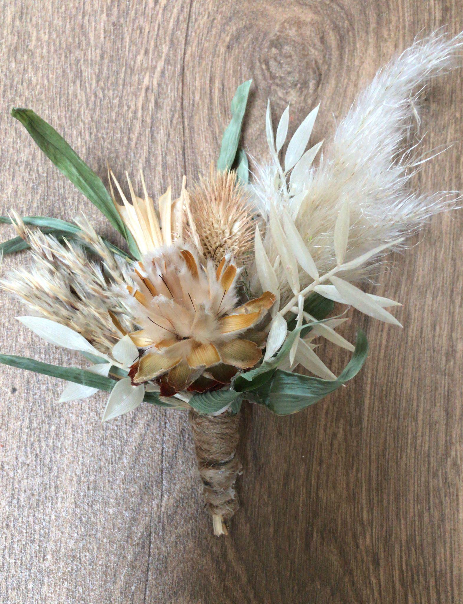 bruidsboeket van droogbloemen wit| bloemen bruiloft bestellen| bruidsboeket verzenden| bruidsboeket van droogbloemen neutraal| bloemen bruiloft bestellen|corsages van droogbloemen|bohemien bruidsboeket |online bruidsboeket bestellen|magical flower| bruidsboeket eindhoven 