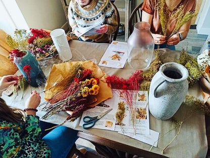 hoe maak je een droogboeket?| droogbloemen workshop| workshop met droogbloemen| boeket maken van droogbloemen| droogboeket maken|  workshop bloemschikken weert| bloemschikken eindhoven| vrijgezellenfeest| personeelsuitje| personeelsverenigingsuitje| personeelsfeestje