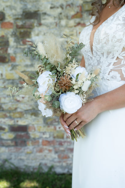 zijdebloemen huren bruiloft| bloemenboog huren bruiloft| luxe bloemen bruiloft| bruidsbloemen brabant| bloemen bruiloft eindhoven| mooie bruidsbloemen| bohemian bruiloft inspiratie|bloemenstyling bruiloft brabant|bruidsbloem styliste| bruidsboeket online bestellen|magical flower