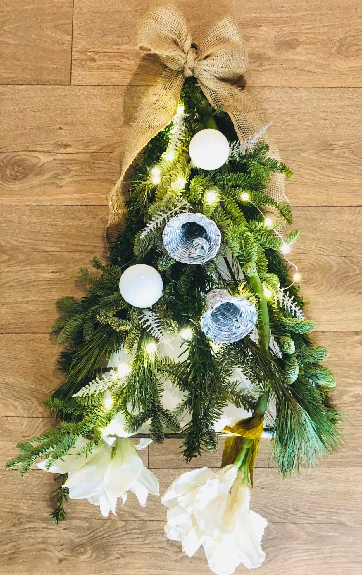 Bloemschikken kerst| kerstworkshop budel| magical flower| workshop kerstmis|kerststuk maken| pinus groen| nobilis groen decoratie