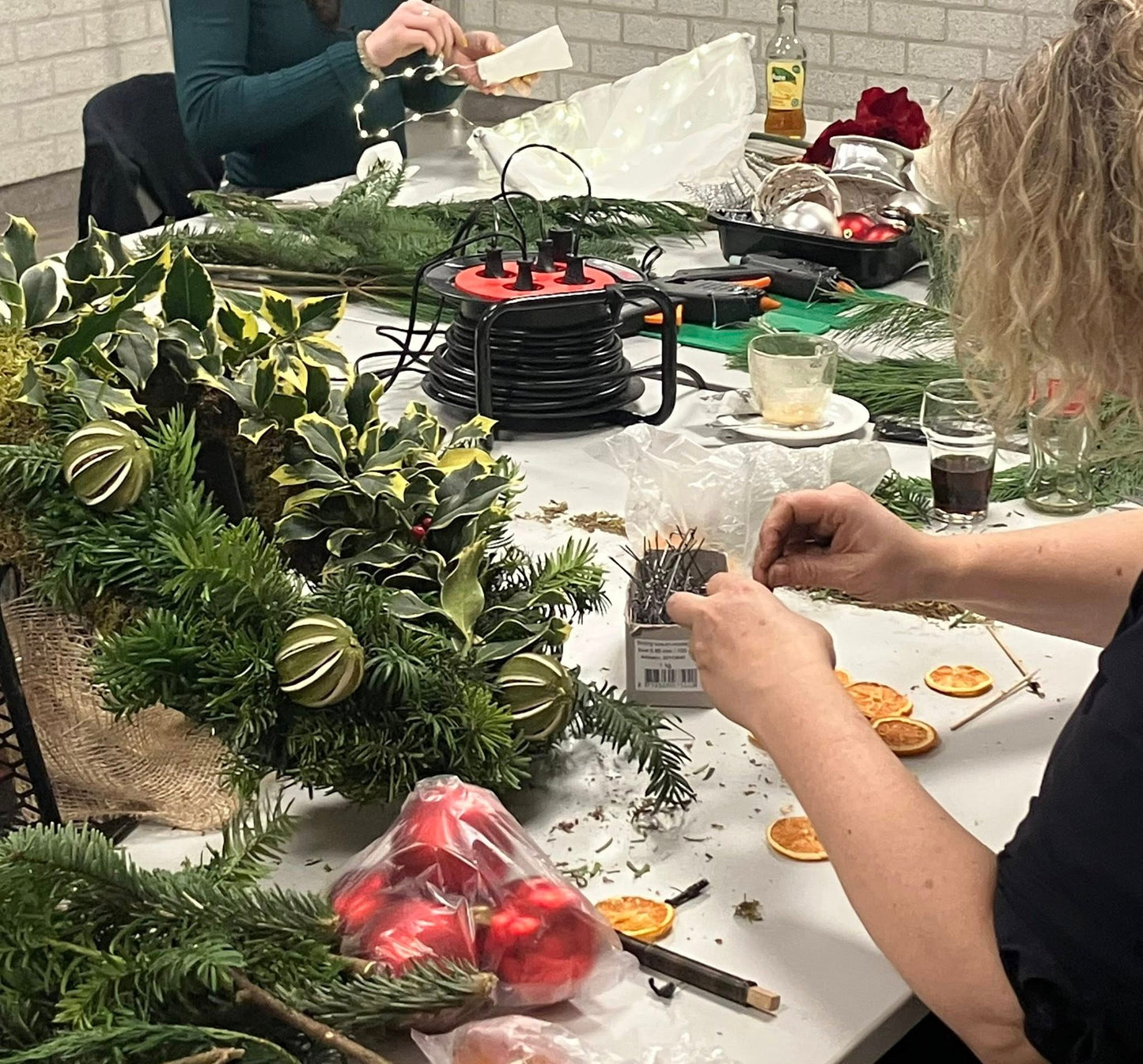 workshop krans maken belgie| bloemschik workshop nederland| krans maken Pakket| magical flower| bloemschikken brabant| vriendinnenuitje | personeelsuitje brabant