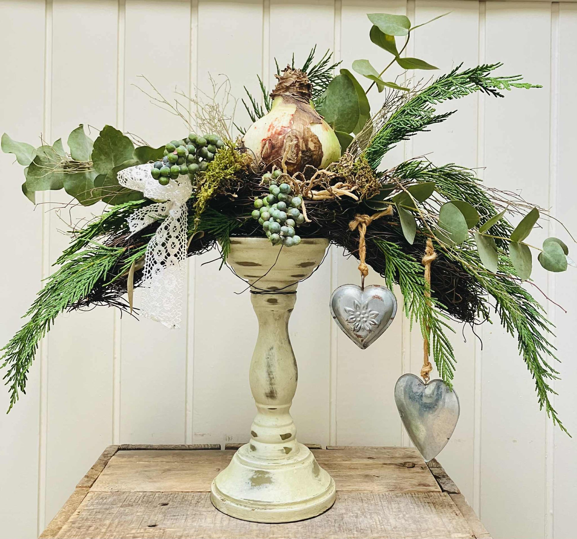 bloemschik pakket| kerstdecoratie maken thuis| diy voorjaar| bloemschikpakket landelijk| bloemschik pakket| amaryllis op kandelaar| magical flower