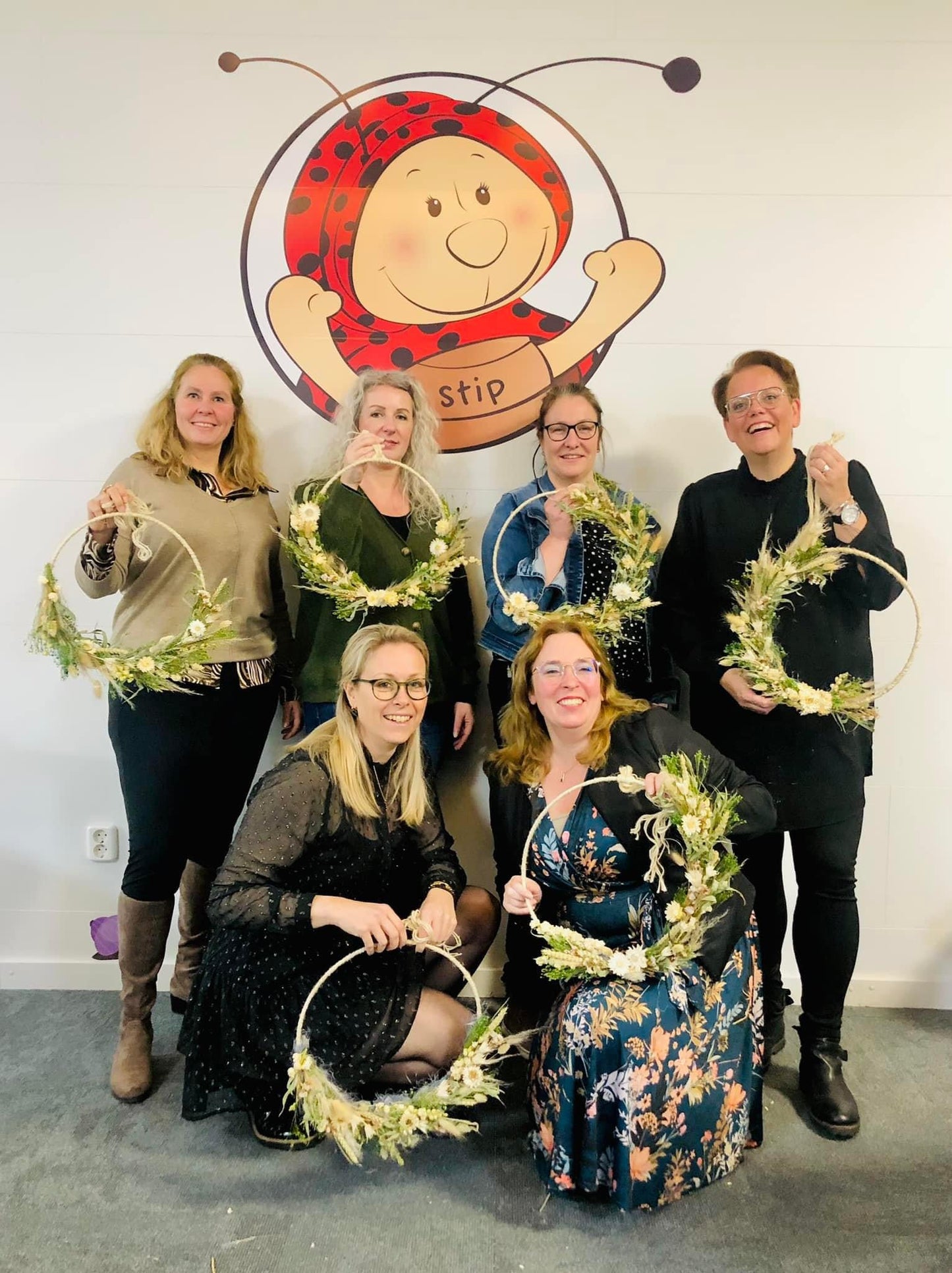 bachelorette box|vrijgezellenfeest activiteit| bloemschikken met personeel|personeelsuitje| diy voor groepen| familie uitje|vrijgezellenfeest | uitje eindhoven| goedkoop vrijgezellenfeest activiteit