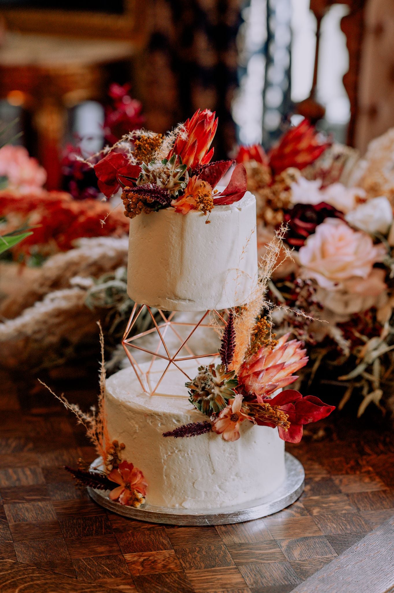 taartdecoratie bruiloft| bloemen voor op taart bruiloft| bloemen bruiloft|aankleding taart| bruidstaart aankleding| magical flower
