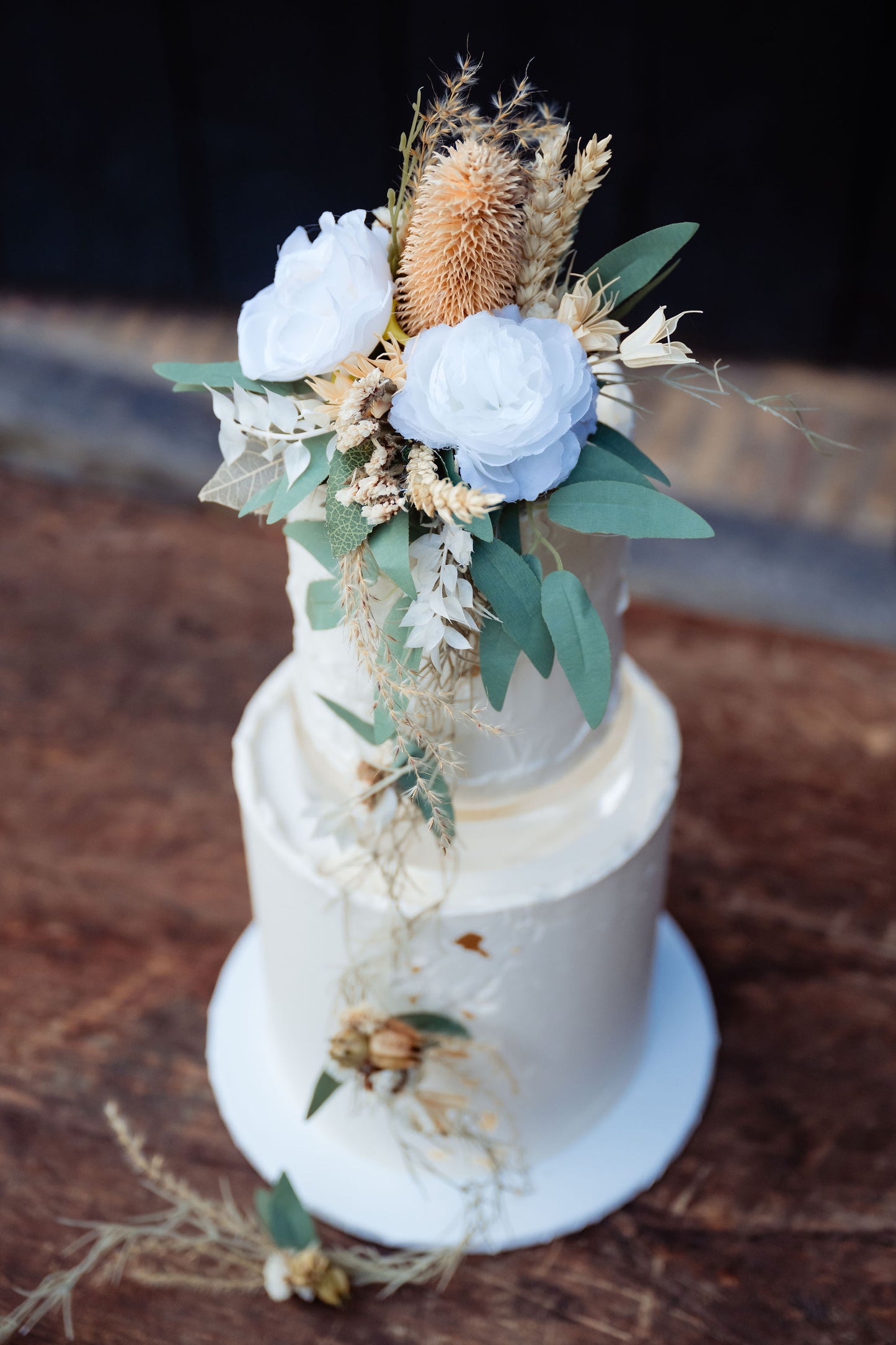 taartdecoratie bruiloft| bloemen voor op taart bruiloft| bloemen bruiloft|aankleding taart| bruidstaart aankleding| magical flower