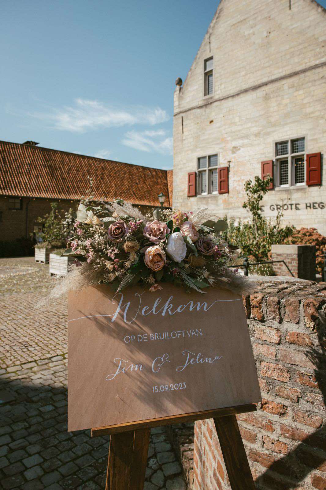 duurzame bloemen voor jullie bruiloft| bruidsbloemen op maat| welkomstbord| bloemen bruiloft|bruidsboeket van droogbloemen| magical flower| bloemen bruiloft belgie| bloemen bruiloft nederland|bloemen bruiloft pelt|bloemen bruiloft eindhoven