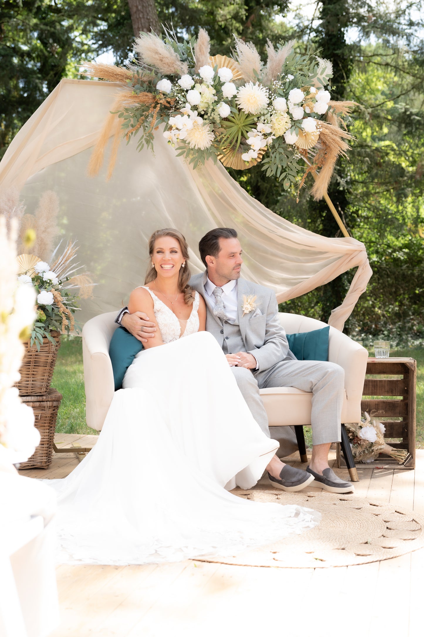 zijdebloemen huren bruiloft| bloemenboog huren bruiloft| luxe bloemen bruiloft| bruidsbloemen brabant| bloemen bruiloft eindhoven| mooie bruidsbloemen| bohemian bruiloft inspiratie|bloemenstyling bruiloft brabant|bruidsbloem styliste| bruidsboeket online bestellen|magical flower