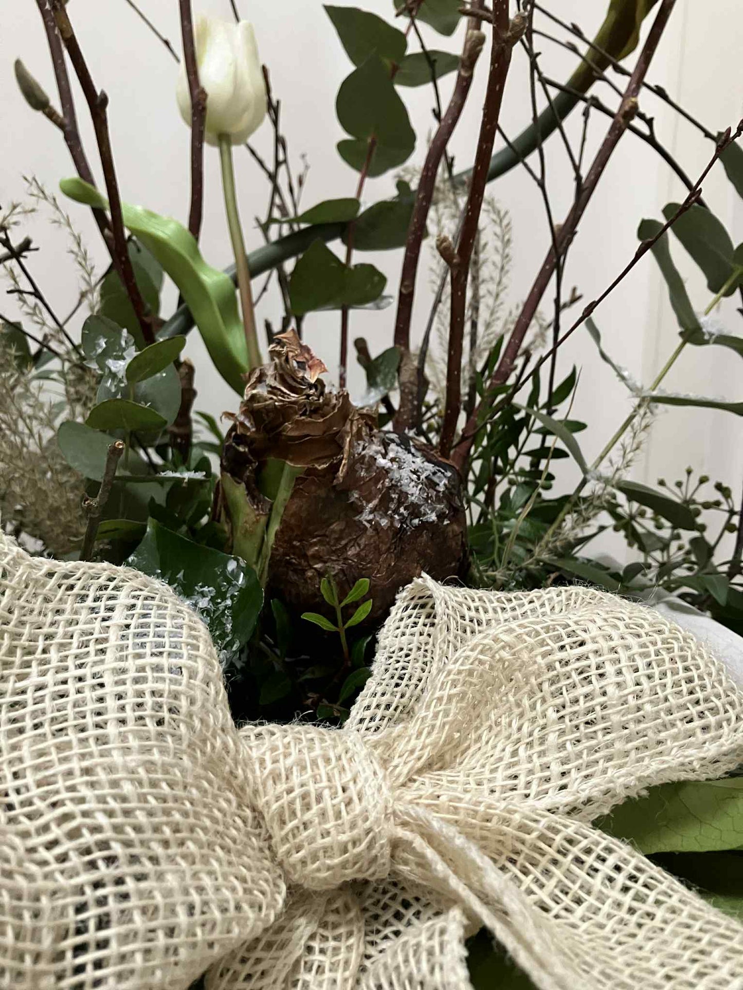 bloemschikken vooraar| bloemschikken voorjaar 2025| magical flower|bloemschikpakket| bloemschikpakketten|bloemschikken voorjaar thuis|DIY voorjaar| landelijk voorjaarstuk maken