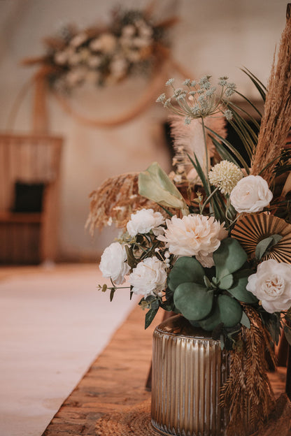 zijdebloemen huren bruiloft| bloemenboog huren bruiloft| luxe bloemen bruiloft| bruidsbloemen brabant| bloemen bruiloft eindhoven| mooie bruidsbloemen| bohemian bruiloft inspiratie|bloemenstyling bruiloft brabant|bruidsbloem styliste| bruidsboeket online bestellen|magical flower