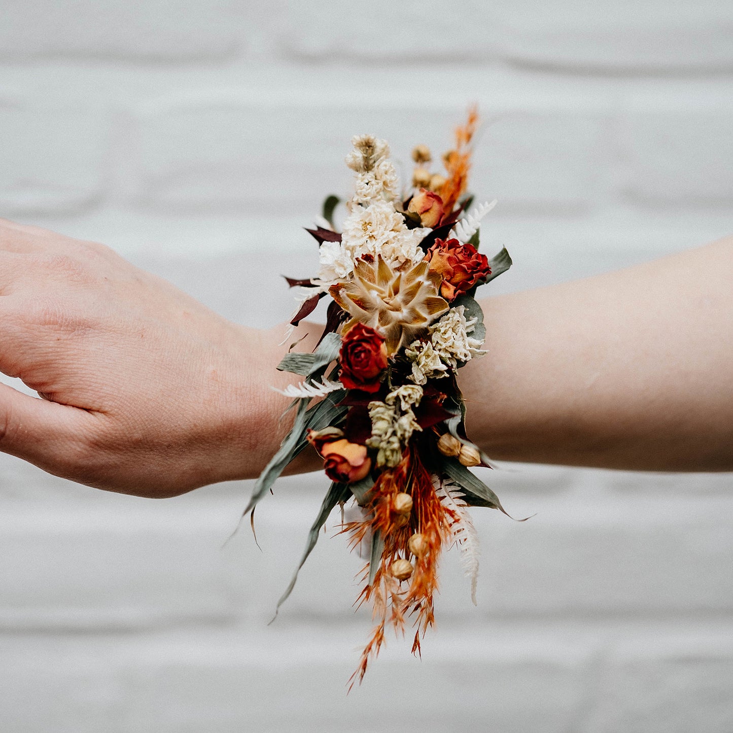 bohemian wedding|boho bruiloft|polscorsage droogbloemen| corsage van droogbloemen| bloemen corsage droogbloemen|bruids pols corsage| bruidsboeket  droogbloemen| droogboeket bruiloft| bloemen bruiloft | bohemian bloemen | droogbloemen versiering bruiloft|bruidsbloemen bestellen |Magical Flower