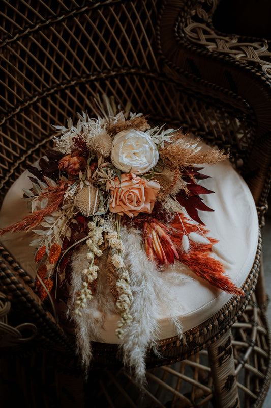 droogbloemen bruiloft| bruidsboeket herfst| bruidsboeket van droogbloemen| bruidsboeket van droogbloemen | bloemen bruiloft| | bruidsboeket droogbloemen| trends bruiloft 2025| bohemian bruidsboeket| bruidsbloemen| droogbloemen bruiloft|bloemstuk bruiloft| mooie bruidsbloemen | exclusieve bruidsbloemen|magic flower| magical flowers |magical Flower