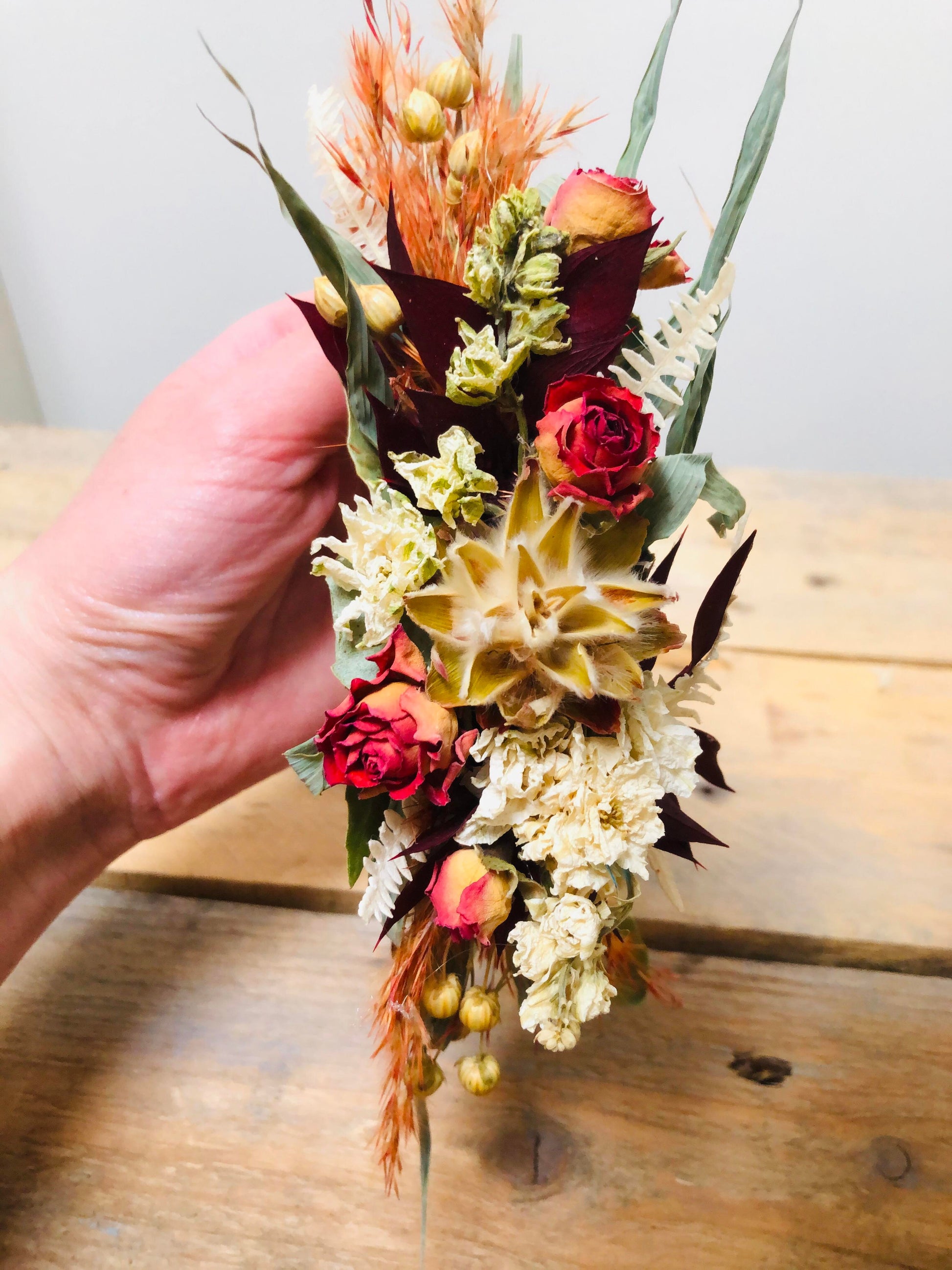 bohemian wedding|boho bruiloft|polscorsage droogbloemen| corsage van droogbloemen| bloemen corsage droogbloemen|bruids pols corsage| bruidsboeket  droogbloemen| droogboeket bruiloft| bloemen bruiloft | bohemian bloemen | droogbloemen versiering bruiloft|bruidsbloemen bestellen |Magical Flower